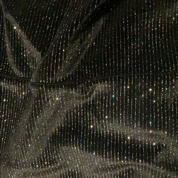 Black gown - Picture 2 of 2